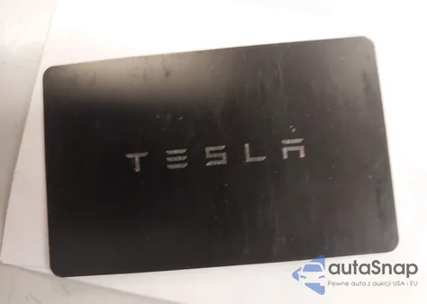 2025 Tesla Model Y Long Range Dual Motor All-Wheel Drive z USA, uszkodzony, nr VIN 7SAYGAEE9SF265273